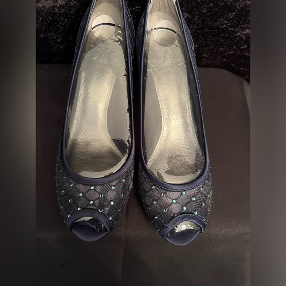 Adrianna Papell NWB Women’s Navy Blue Jamie Peep Toe, Kitten Heel Pump. Size 6.5 - Picture 2 of 6